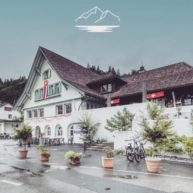 🇨🇭 Nationalfiirtigsbrunch mit Ussicht 🇨🇭
Keis Füürwerk – defür lönd mir’s im Seeblick chrache! 🎉🥂
Fiired mit üs de 1. August bi eme gmüetliche Brunch direkt am Wägitalersee. Freued euch uf es feins Brunchbuffet, es Begrüessigsgetränk und e wunderschöni Ussicht uf de See und d’Bärge.
📅 Samschtig, 1. August 2026
⏰ Vo 10 bis 14 Uhr
👤 Erwachseni: CHF 49.–
🧒 Chind under 12 Jahr: CHF 19.–
D’Plätz sind begrenzt. Reserviered jetzt euren Tisch:
📞 055 446 55 00
Bitte denked dra: Es gilt es Füürwerksverbot. Danke, dass ihr Rücksicht uf d’Natur nehmed und üsi Füürwehr unterstützt. 🌿🚒
Mir freued üs, de Schwiizer Nationalfiirtig mit euch z’fiire! 🇨🇭#RestaurantSeeblick #Wägitalersee #Innerthal #1august #Nationalfeiertag #brunchmitaussicht #Schwyz